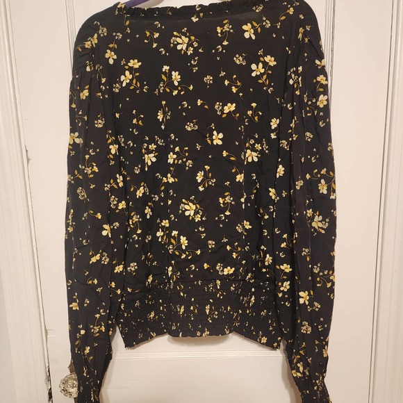 Lost + Wander Champagne Daisy Faux Wrap Top 3X - Picture 6 of 7